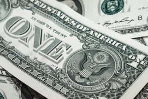 Финансисты раскрыли агентству «Прайм», что вместо вложений в одну валюту стоит выбрать валютный портфель и совершать операции пару раз в год — тогда выгода будет ощутимой.